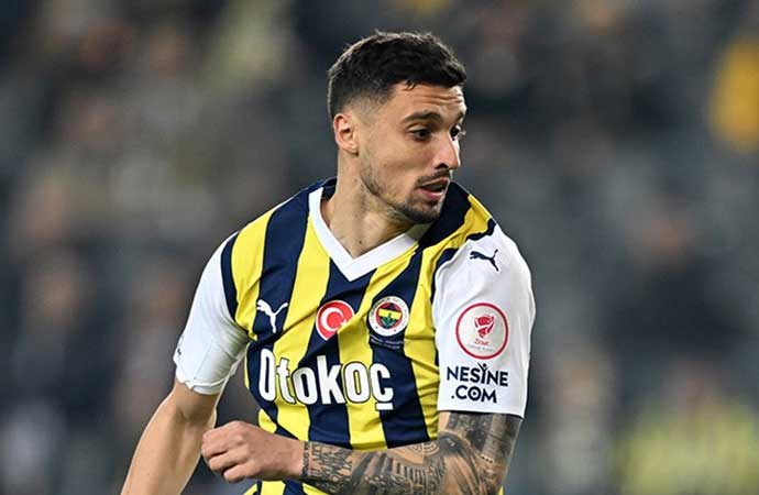 Fenerbahçe'nin bu sezon kadroda düşünmediği Rade Krunic ile ilgili yeni bir gelişme yaşandı. Bu sezon Şampiyonlar Ligi'nde boy gösterecek olan Sırp ekibi Kızılyıldız’ın Krunic'e talip olduğu iddia edildi.