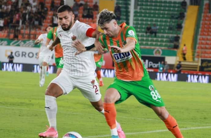 Alanyaspor ile Hatayspor arasında Alanya'da oynanan karşılaşma başladığı gibi golsüz berabere sona erdi.