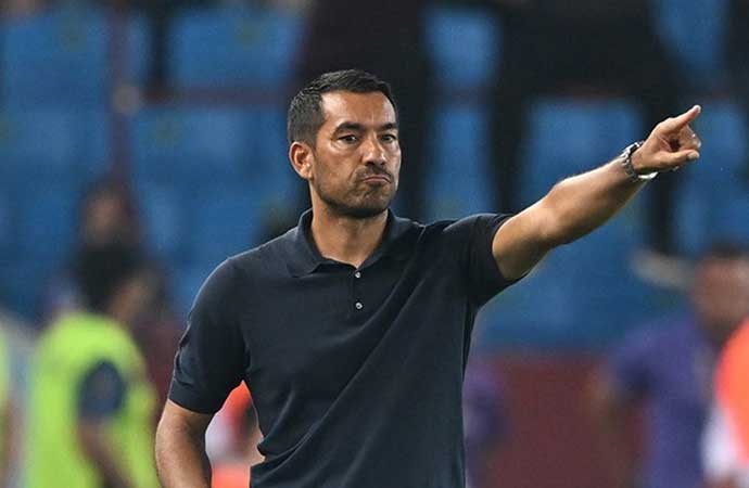 Beşiktaş teknik direktörü Giovanni van Bronckhorst, 1-1 eşitlikle sonuçlanan Trabzonspor maçının ardından açıklamalarda bulundu. Bronckhorst,'İkinci yarıdaki performansımız hayal kırıklığı oldu bizim için. Bugün 2 puanı kaybeden tarafız' dedi. 