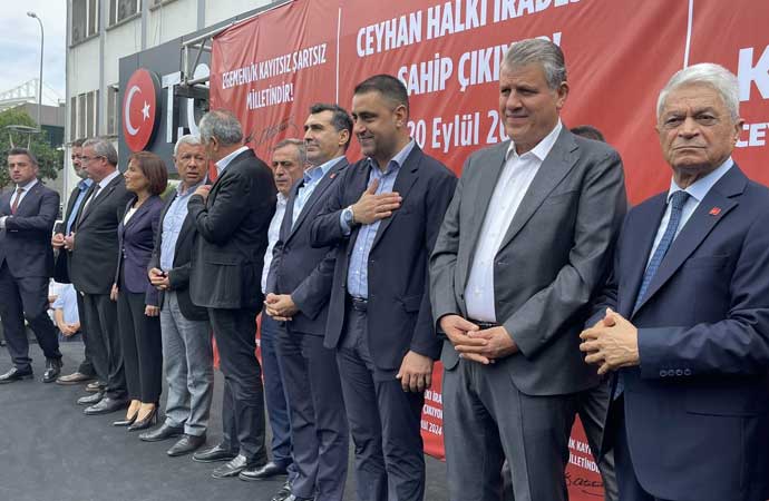 CHP Adana İl Teşkilatı, Ceyhan Belediye Başkanı Kadir Aydar'a 2 yıl bir ay hapis cezası verilmesini ve siyaset yasağı getirilmesini protesto etti. Aydar, 'Türkiye’nin en hızlı davasında ben siyasi yasak aldım. Bu bana değil, size saygısızlıktır. Bu kararı veren hakimlerle, sonuna kadar hukuki anlamda mücadele edeceğim' dedi.