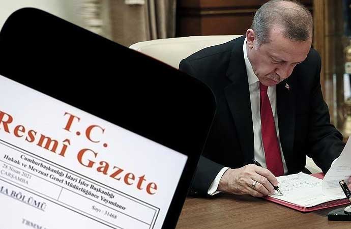 AKP'li Cumhurbaşkanı Recep Tayyip Erdoğan; Milli Eğitim, Milli Savunma ve Sağlık Bakanlığı'nda görev yapan 3 bakan yardımcısını görevden aldı.