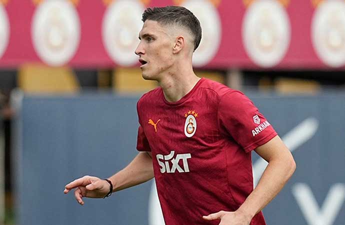 Gaziantep FK ile oynayacağı erteleme maçının hazırlıklarına başlayan Galatasaray'ın bugünkü antrenmanına Freiburg'dan transfer edilen Macar futbolcu Roland Sallai de katıldı.