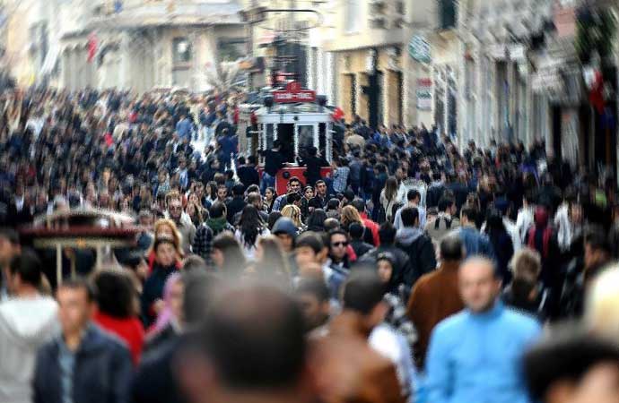 OECD’nin ‘Bir Bakışta Eğitim’ başlıklı raporunda Türkiye ile dikkat çeken bir veriye yer verildi. Buna göre, 18-24 yaş aralığında yer alan her üç gençten biri ne eğitimde ne de istihdamda yer alıyor.