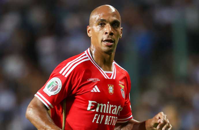 Beşiktaş, Benfica'da forma giyen Joao Mario'nun transfer görüşmeleri için bugün İstanbul'a geleceğini duyurdu.