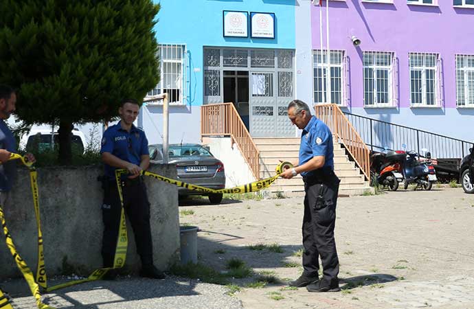 Ordu Altınordu'da uyum haftası için açılan okulun ilk gününde kahreden bir olay yaşandı. Öğretmenin okul bahçesinde aracıyla çarptığı 7 yaşındaki öğrenci yaşamını yitirdi. 