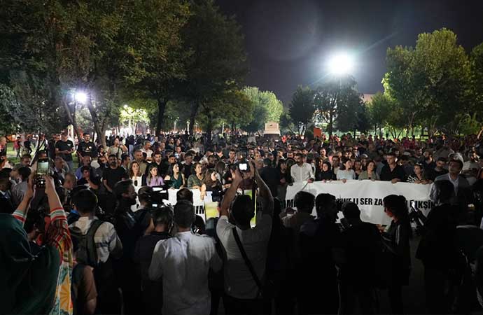 Diyarbakır’da Narin Güran için yürüyüş ve basın açıklaması gerçekleştirildi. Açıklamada, “Herkes bilsin ki bundan sonra çocuklarımızı ve toplumumuzu bu çürümeden koruyacağız. Bu yük hepimizin omuzlarında' denildi.